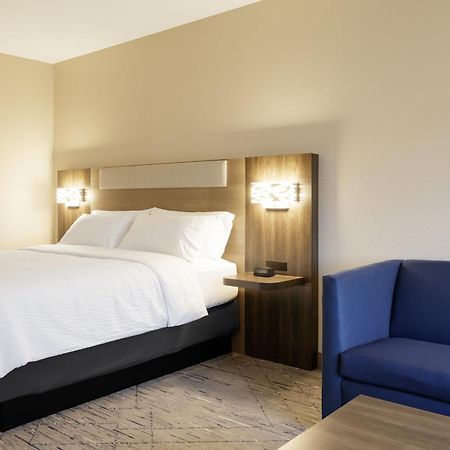 Holiday Inn Express Newton By Ihg Экстерьер фото