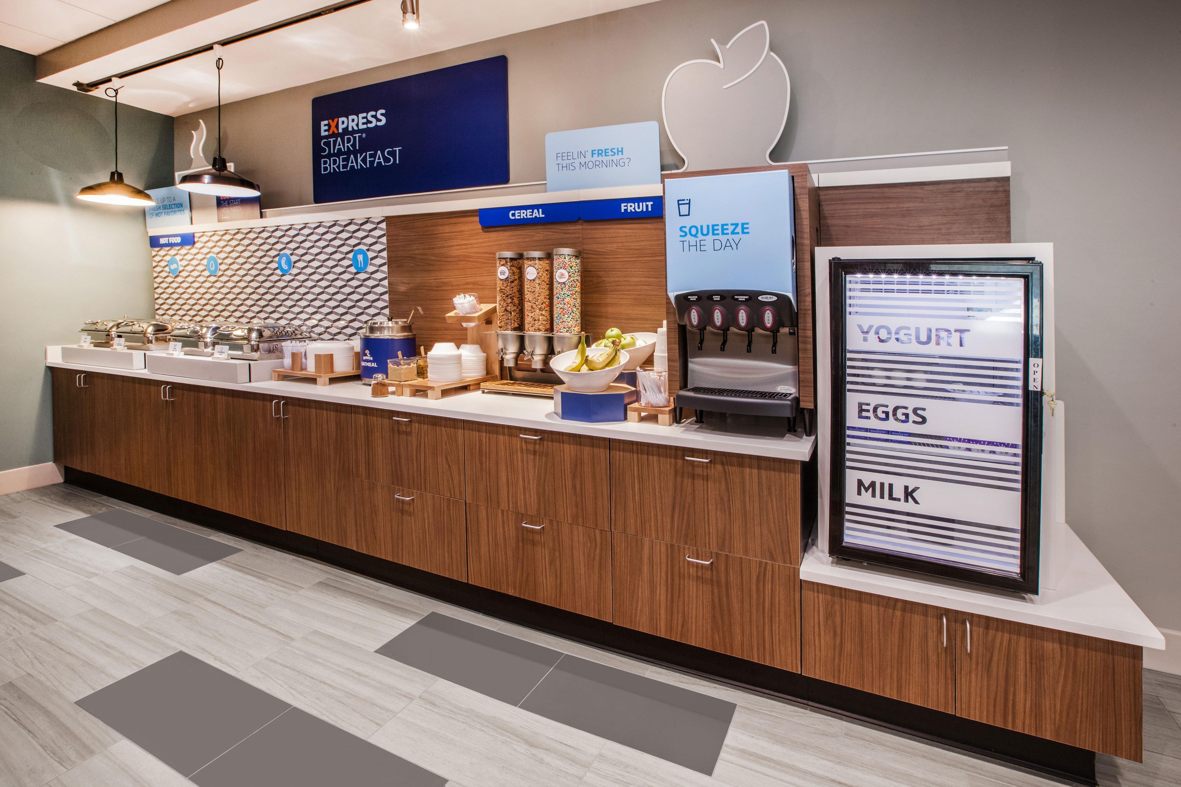 Holiday Inn Express Newton By Ihg Экстерьер фото