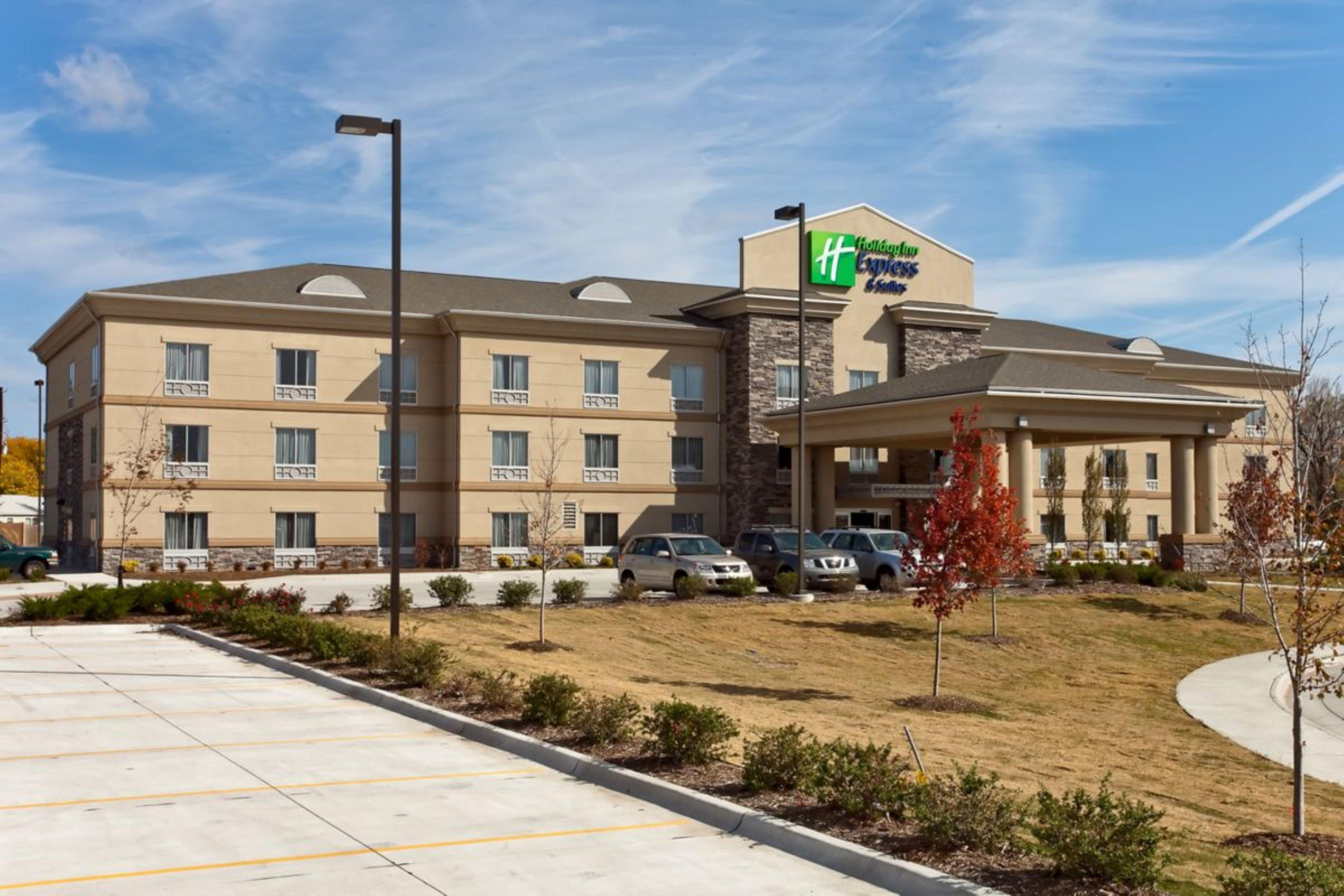 Holiday Inn Express Newton By Ihg Экстерьер фото