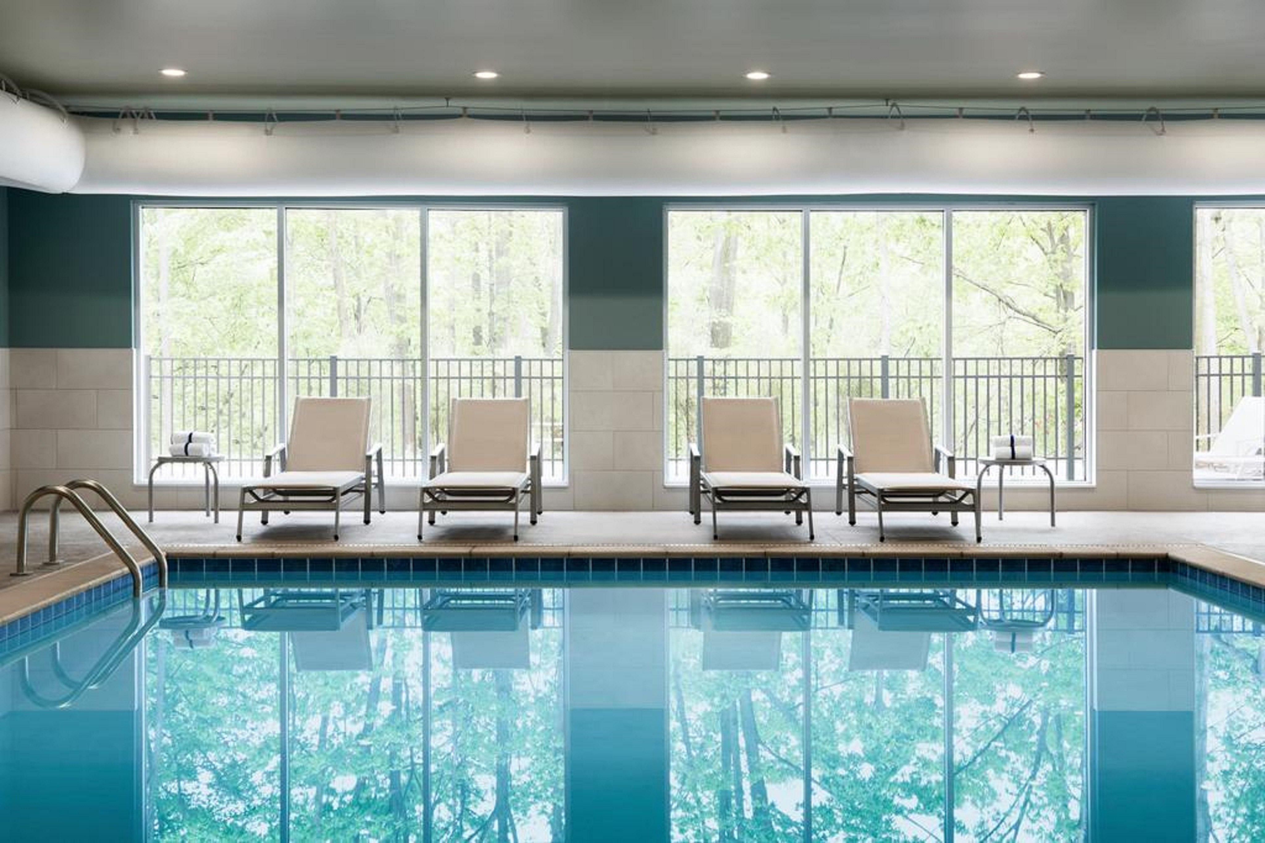 Holiday Inn Express Newton By Ihg Экстерьер фото