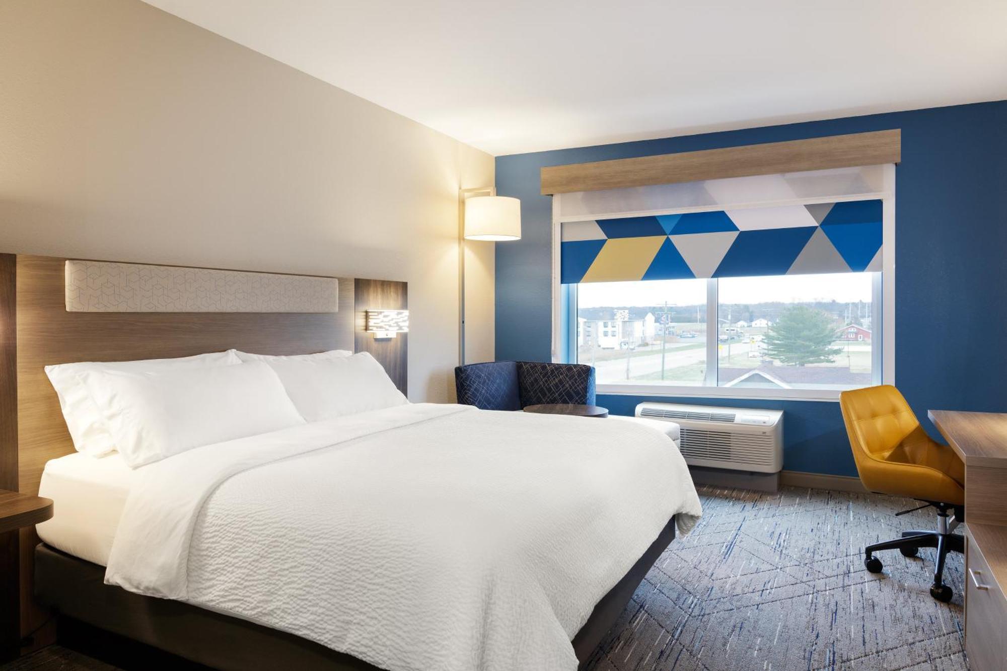 Holiday Inn Express Newton By Ihg Экстерьер фото