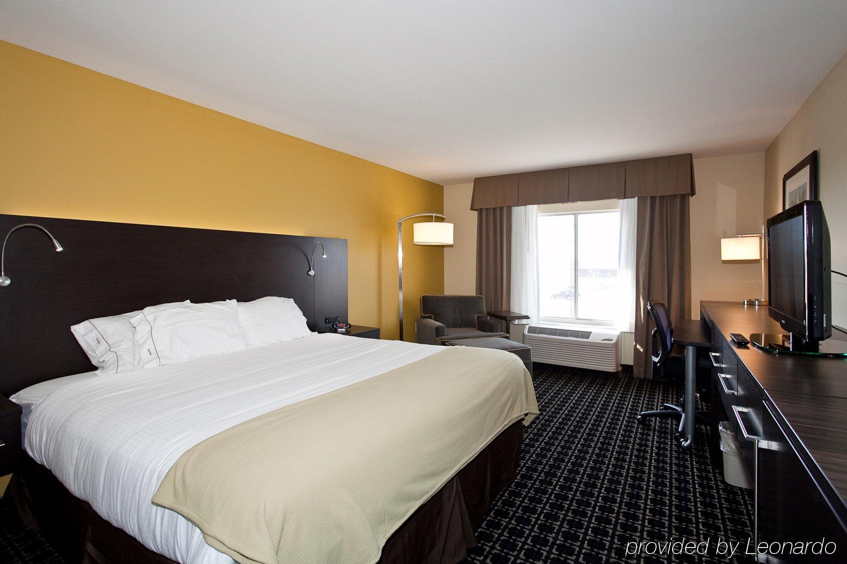 Holiday Inn Express Newton By Ihg Экстерьер фото